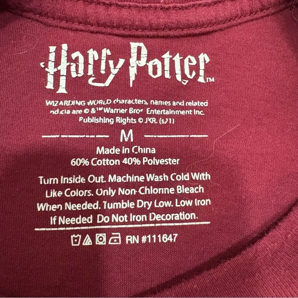 Harry Potter Hogwarts Alumni Tee Tshirt Size M Maroon Burgundy Gryffindor